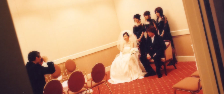 結婚式場の控え室でのスナップ写真
